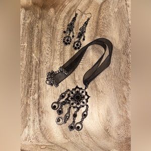 Earring and necklace set